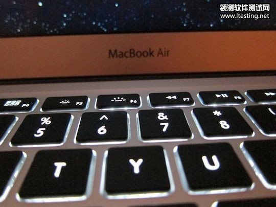 新款MacBook Air的背光键盘